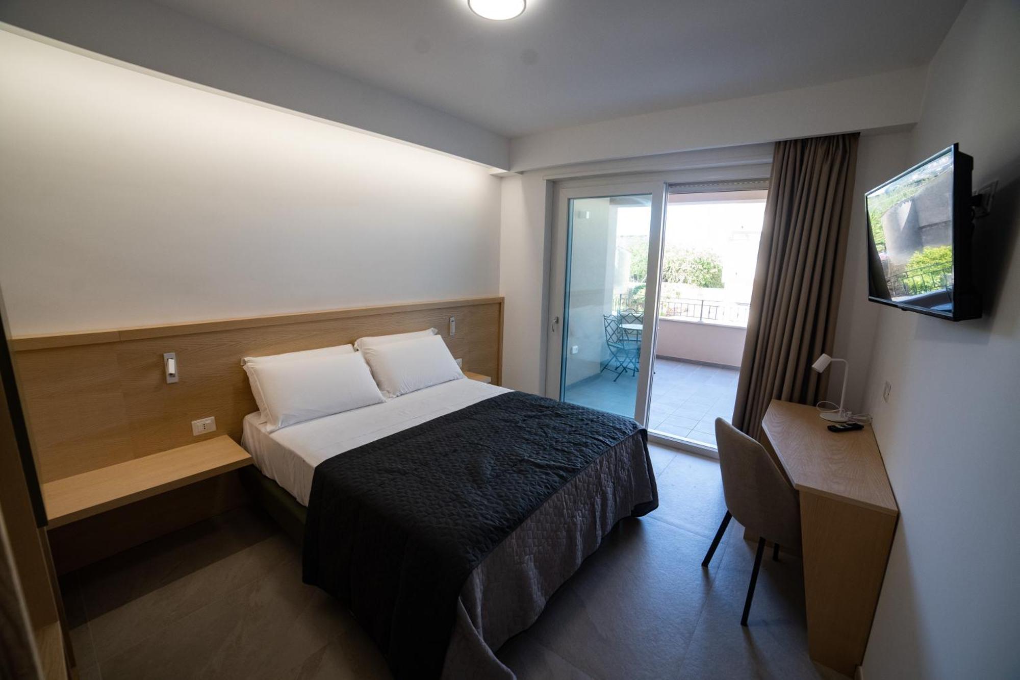 Middle Town Palace Tropea Bagian luar foto