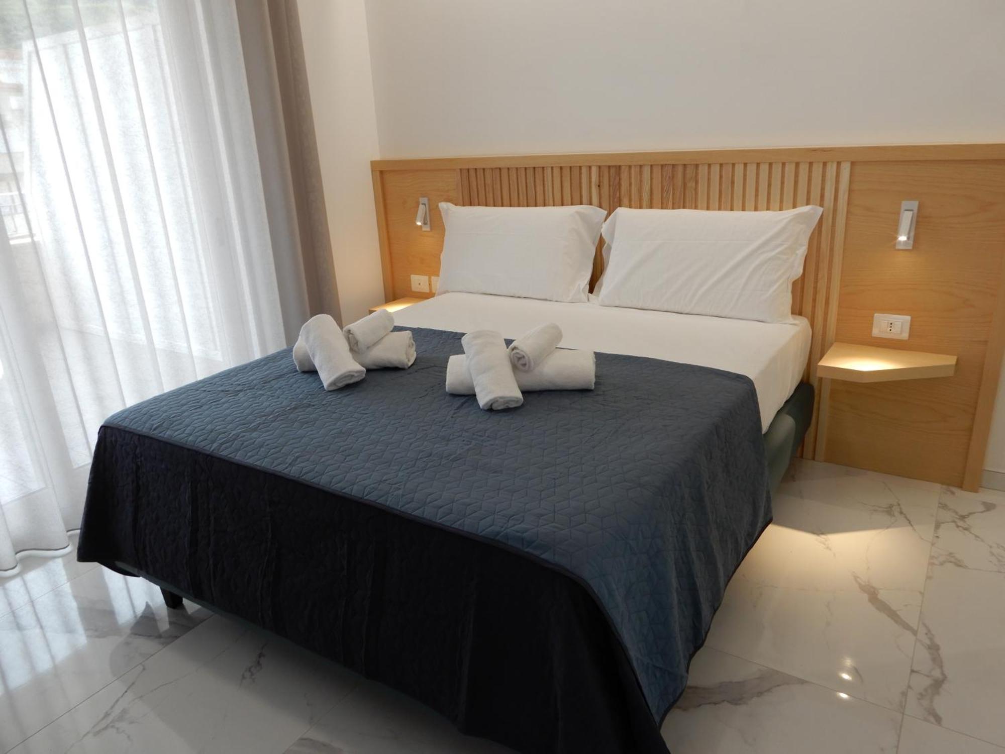 Middle Town Palace Tropea Bagian luar foto