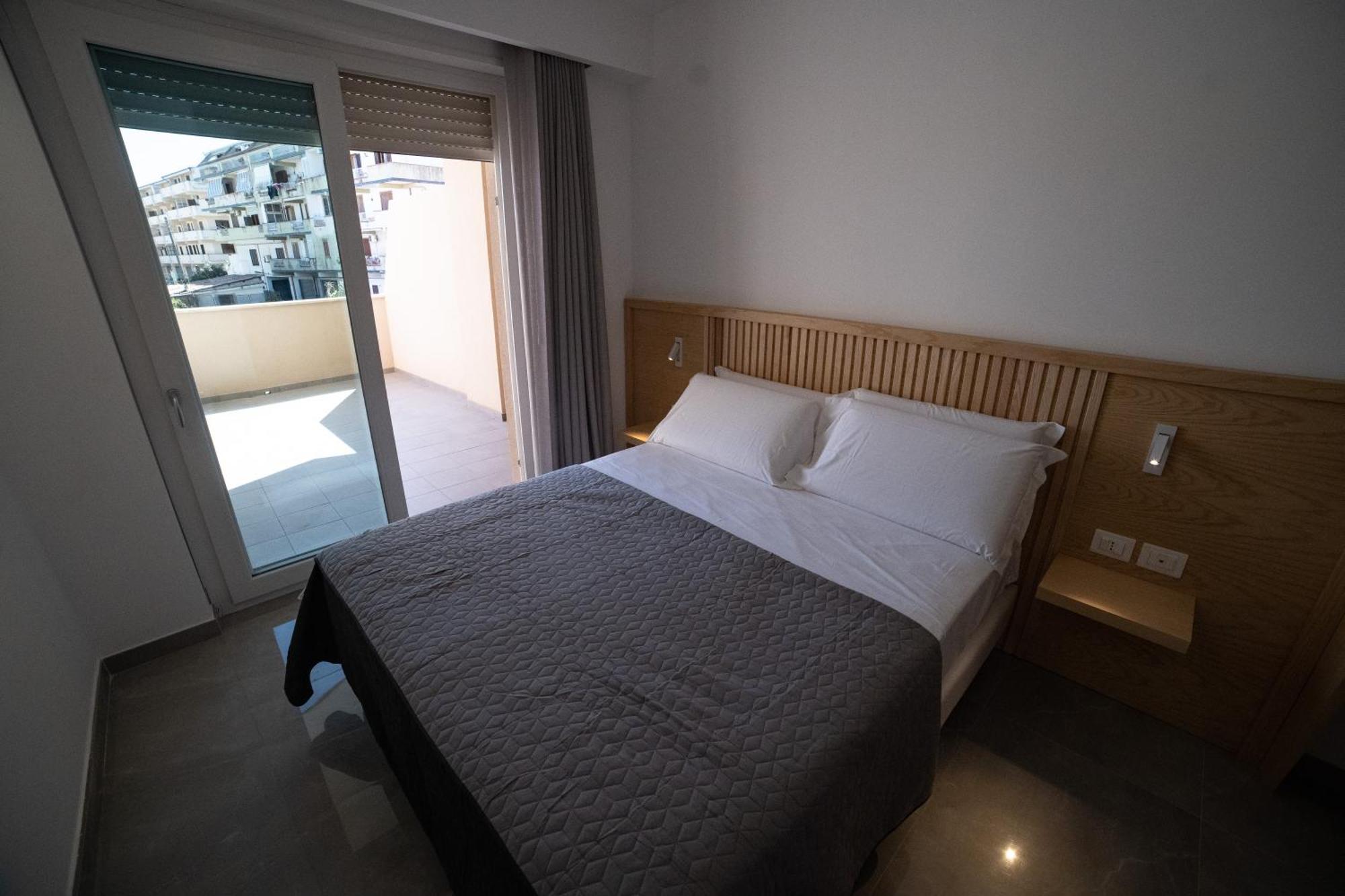 Middle Town Palace Tropea Bagian luar foto